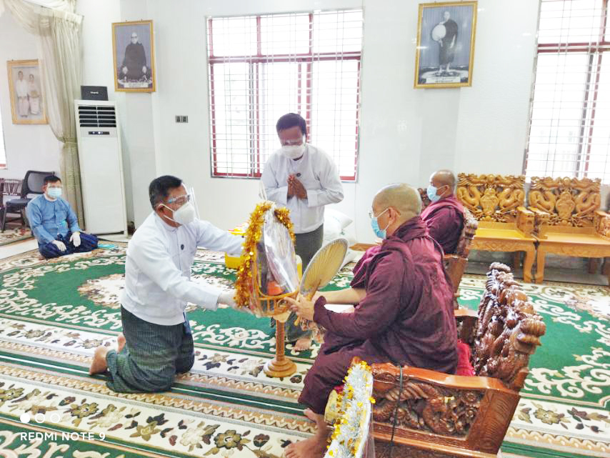 သင်္ဃန်းကျွန်းမြို့နယ်နှင့် ရွှေပြည်သာမြို့နယ်အတွင်းရှိ ဘုန်းတော်ကြီးကျောင်းများသို့ ဆွမ်းဆန်တော်၊ ဆီနှင့်ပဲများ ဆက်ကပ်လှူဒါန်း