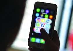 လက်ကိုင်ဖုန်းစွဲလမ်းခြင်းနှင့် နောက်ဆက်တွဲ ကျန်းမာရေးဆိုးကျိုးအမျိုးမျိုး